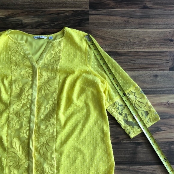 NWOT Isaac Mizrahi embroidered blouse - Picture 9 of 10